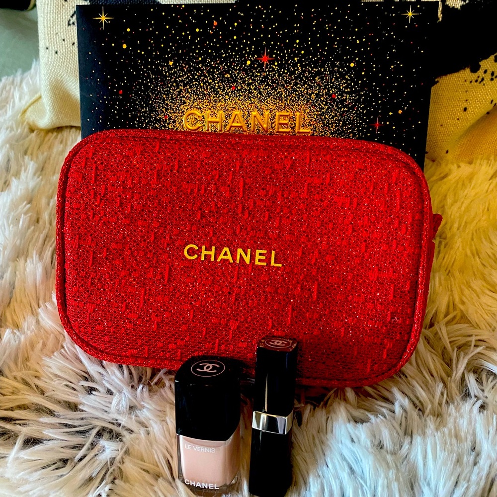Chanel Natural Touch Lip & Nail Color Set.Limited Ed. Glam red pouch & box.